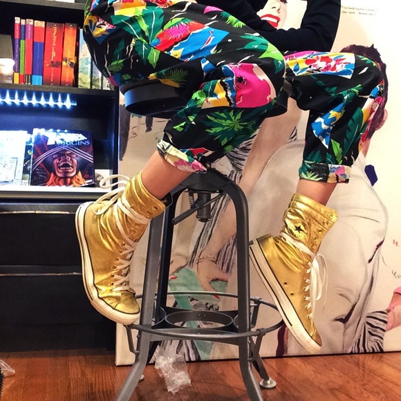 Converse Shoes - 💜-50%2+items💜Gold Converse folding hightop shoes